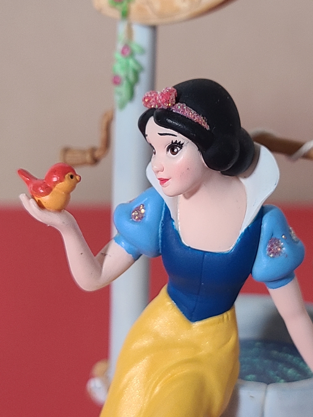 Disney Hallmark Snow White Wishing Well Ornament 2007 Flawed - Picture 5 of 13